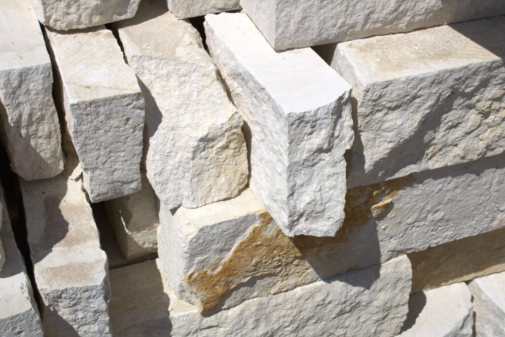 Austin White chopped limestone for landscape walls